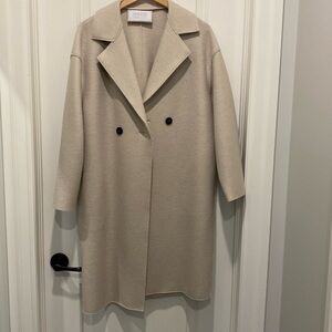 Never worn size 40 oversized Harris wharf London